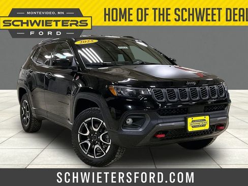 Used 2025 Jeep Compass Trailhawk AWD/4WD image 1