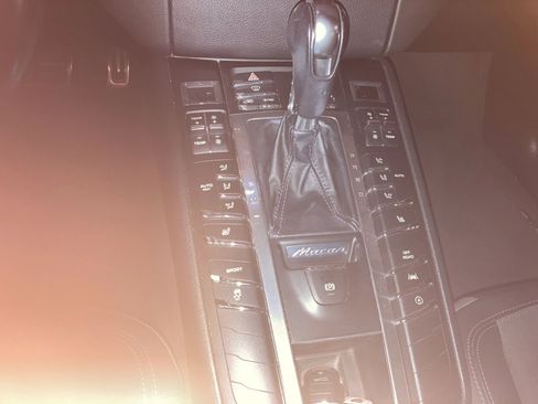 Used 2017 Porsche Macan AWD/4WD image 28