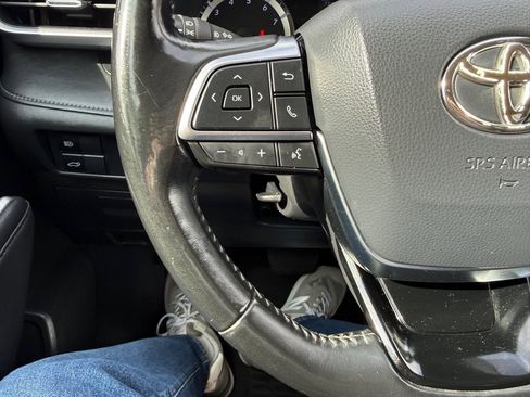 Used 2021 Toyota Highlander LE FWD image 28