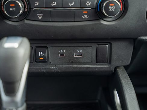 Used 2025 Nissan Frontier SV RWD image 29