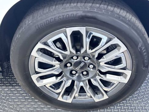 Used 2024 GMC Yukon Denali Ultimate image 10