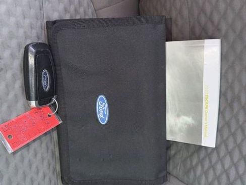 Used 2020 Ford Escape SE image 23