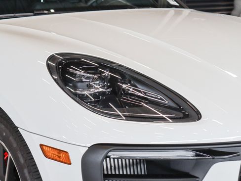 Certified 2025 Porsche Macan S AWD/4WD image 30