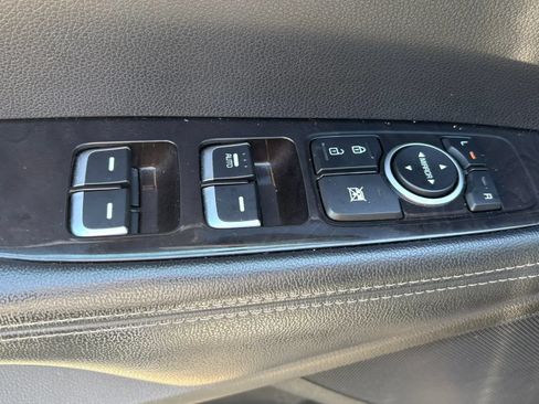 Used 2017 Kia Sorento FWD image 16