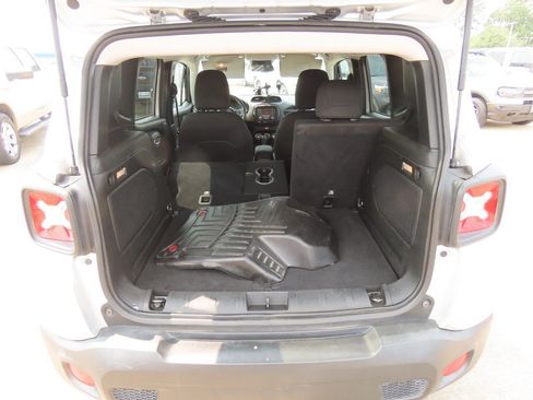 Used 2015 Jeep Renegade Latitude w/ Popular Equipment Group FWD image 14