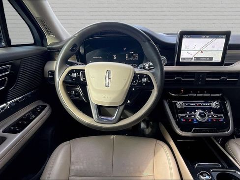 Used 2022 Lincoln Corsair Reserve w/ Elements Package FWD image 8
