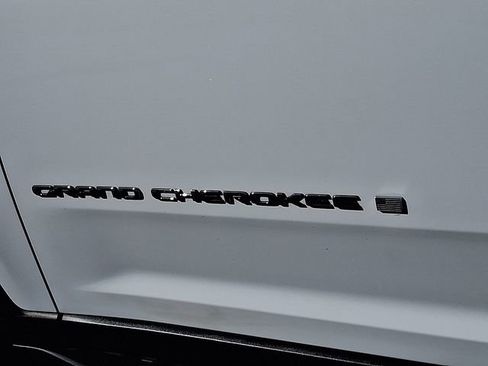 Used 2024 Jeep Grand Cherokee Limited image 31