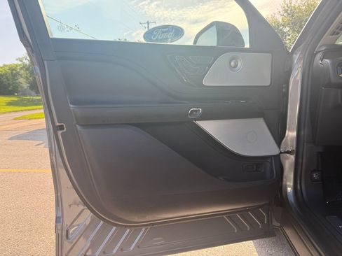 Used 2025 Lincoln Aviator Reserve w/ Equipment Group 201A AWD/4WD image 20