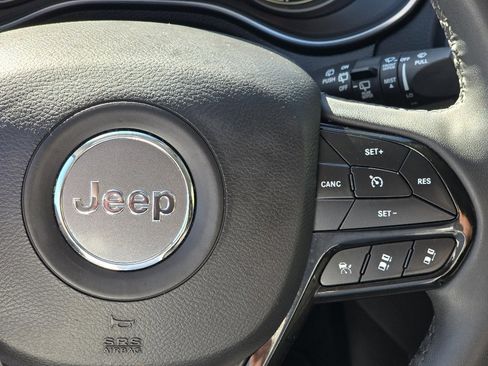 Used 2023 Jeep Cherokee Altitude Lux image 16