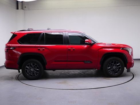 Used 2024 Toyota Sequoia Platinum AWD/4WD image 5
