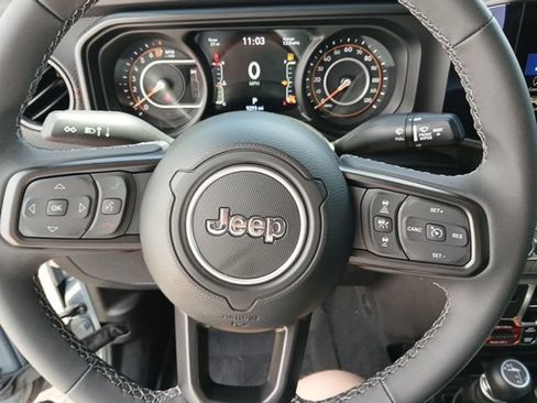 Used 2025 Jeep Gladiator Rubicon AWD/4WD image 46