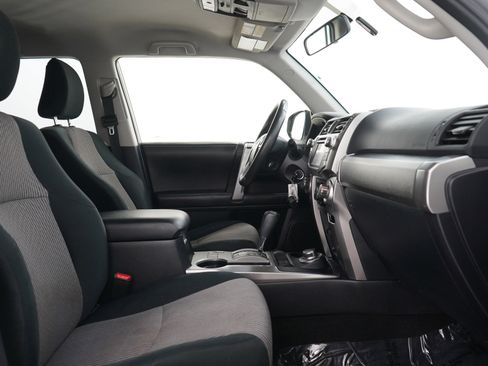 Used 2016 Toyota 4Runner SR5 image 13