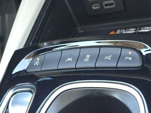 Used 2023 Buick Envision Avenir image 44