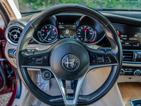 Used 2019 Alfa Romeo Giulia Ti w/ Quick Order Package 22Z Lusso RWD image 15
