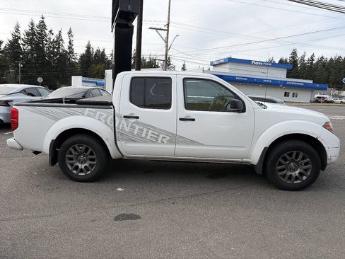 Used 2012 Nissan Frontier SV w/ Sport Appearance Pkg image 5