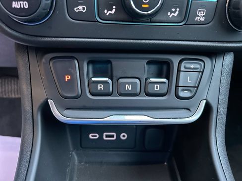 Used 2021 GMC Terrain SLE w/ Driver Convenience Package AWD/4WD image 19