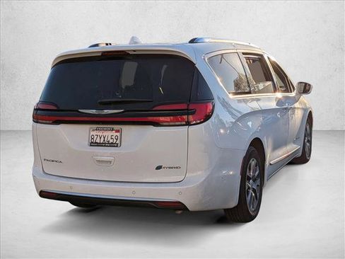 Used 2022 Chrysler Pacifica Pinnacle image 5