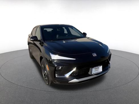 Used 2025 Buick Envista Sport Touring image 3