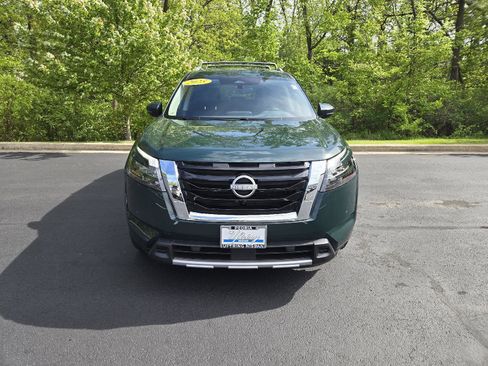 Used 2025 Nissan Pathfinder SL AWD/4WD image 7