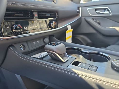 New 2026 Nissan Rogue Platinum w/ Tech Package AWD/4WD image 25