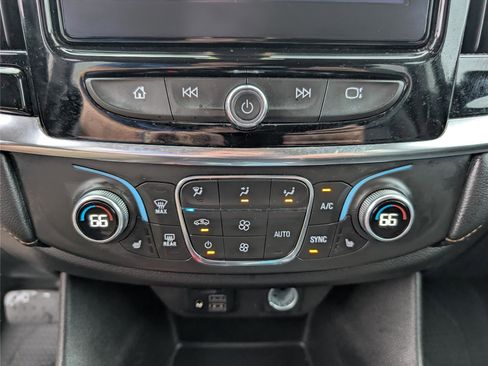 Used 2021 Chevrolet Traverse RS FWD image 16