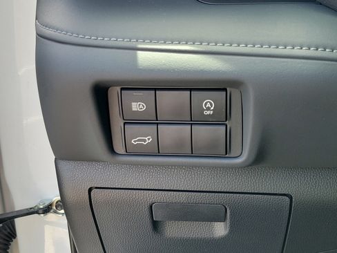 Used 2025 Toyota Highlander XLE AWD/4WD image 26