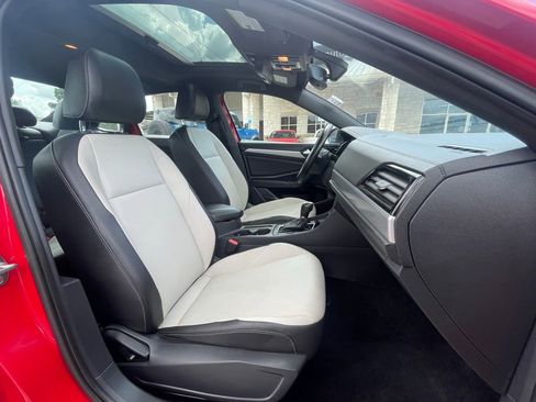 Used 2019 Volkswagen Jetta R-Line w/ R-Line Cold Weather Package FWD image 31