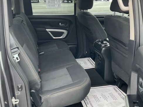 Used 2017 Nissan Titan SV image 39