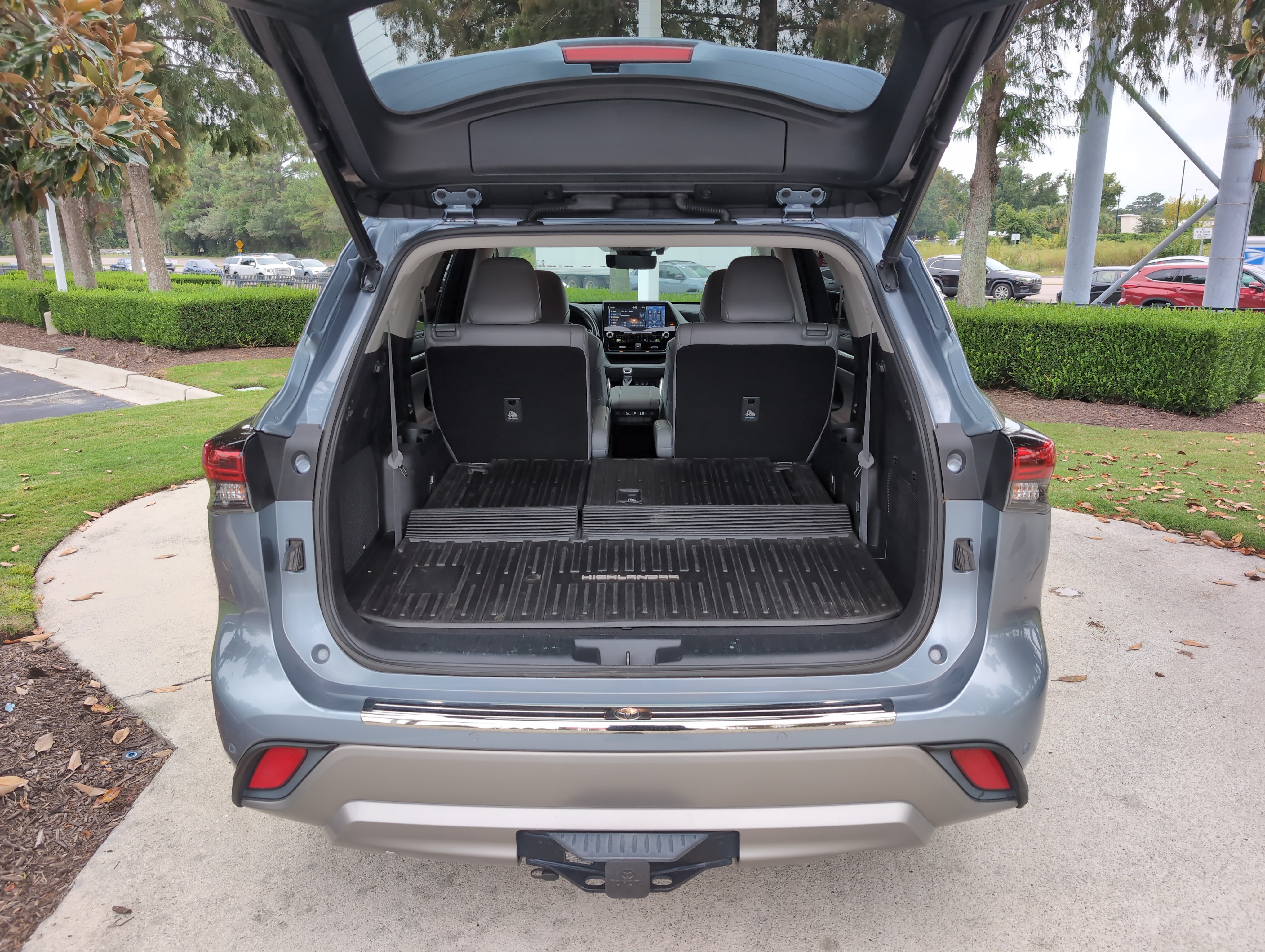 Used 2022 Toyota Highlander Platinum FWD image 32