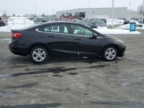 Used 2018 Chevrolet Cruze LT w/ Convenience Package image 9