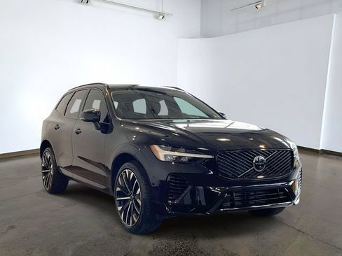 Used 2026 Volvo XC60 T8 Ultra w/ Protection Package Premier AWD/4WD image 3