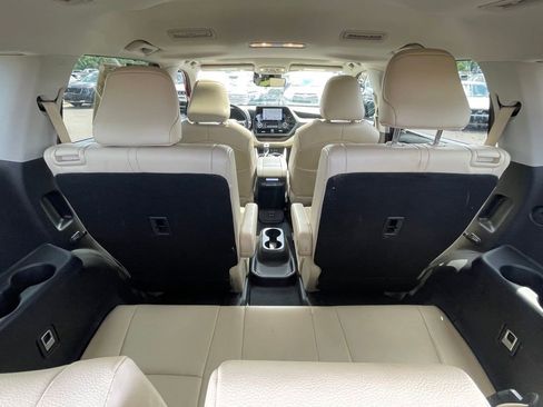 Used 2023 Toyota Highlander XLE FWD image 26