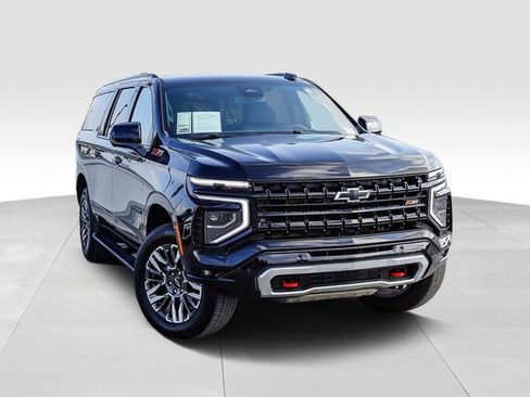 Used 2025 Chevrolet Suburban Z71 AWD/4WD image 2