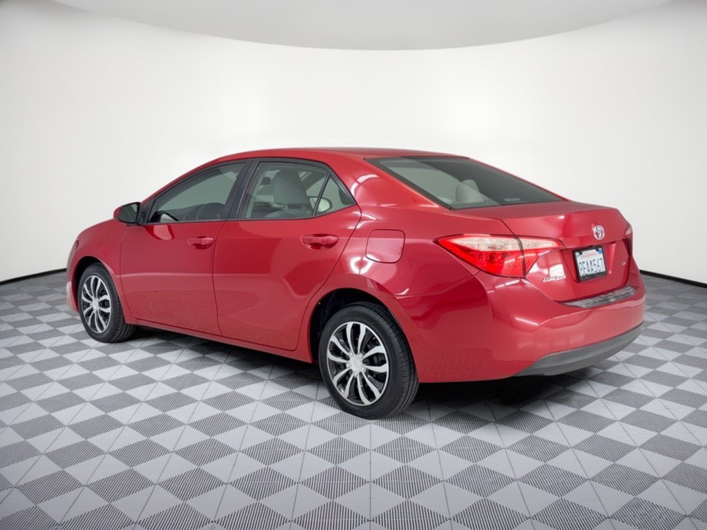 Used 2018 Toyota Corolla LE w/ Carpet Mat Package (TMS) FWD image 3