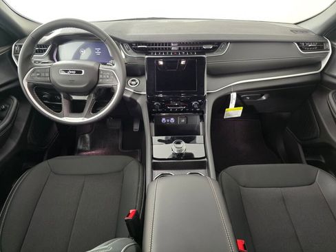 New 2025 Jeep Grand Cherokee Laredo image 18