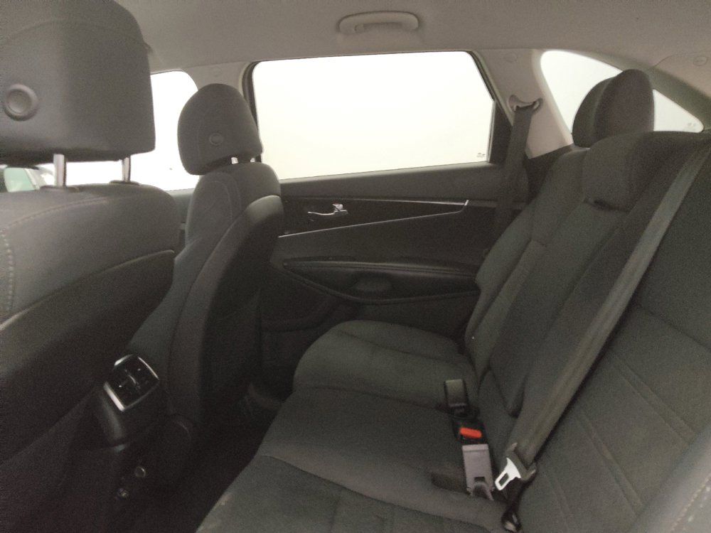 Used 2017 Kia Sorento FWD image 18