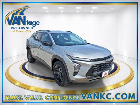 Used 2025 Chevrolet Trax ACTIV w/ Driver Confidence Package FWD image 3