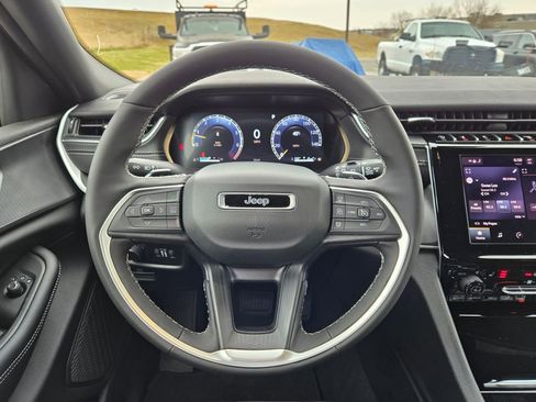 New 2025 Jeep Grand Cherokee Laredo X image 18