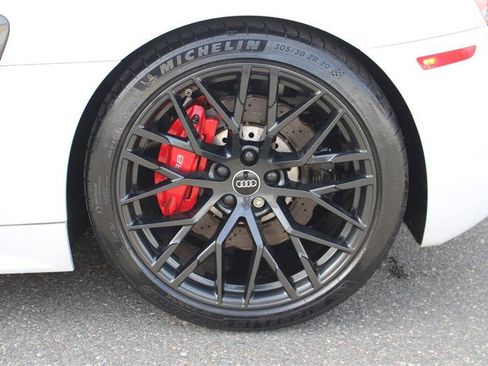 Used 2018 Audi R8 V10 w/ Carbon Exterior Package image 12