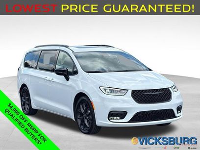 New 2026 Chrysler Pacifica Limited w/ S Appearance Package