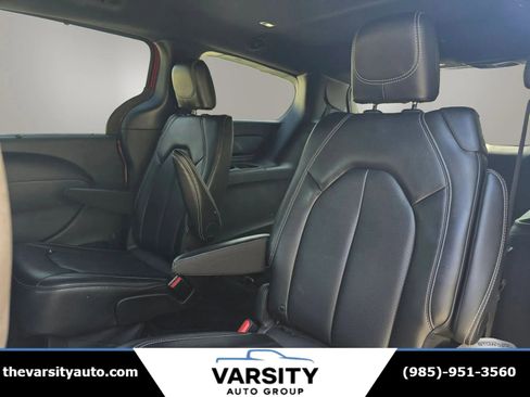 Used 2025 Chrysler Pacifica Select FWD image 15