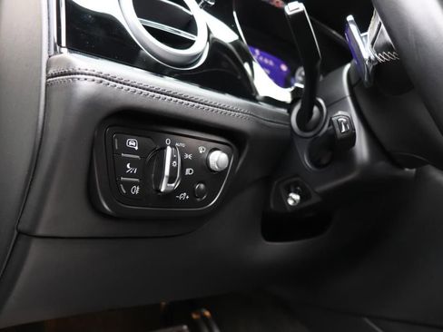 Used 2017 Bentley Bentayga image 44