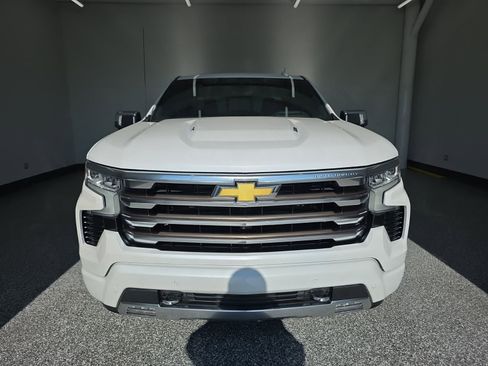 Used 2022 Chevrolet Silverado 1500 High Country w/ Technology Package image 8