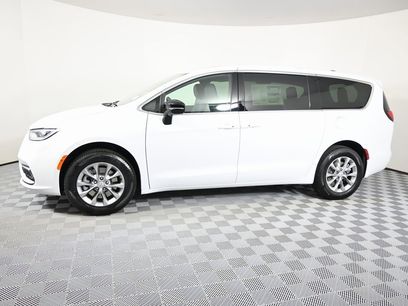 New 2026 Chrysler Pacifica Select