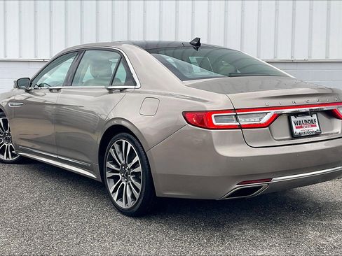 Used 2018 Lincoln Continental Select image 15