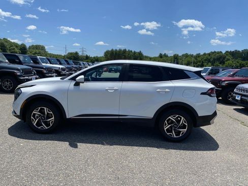 Used 2023 Kia Sportage LX image 7