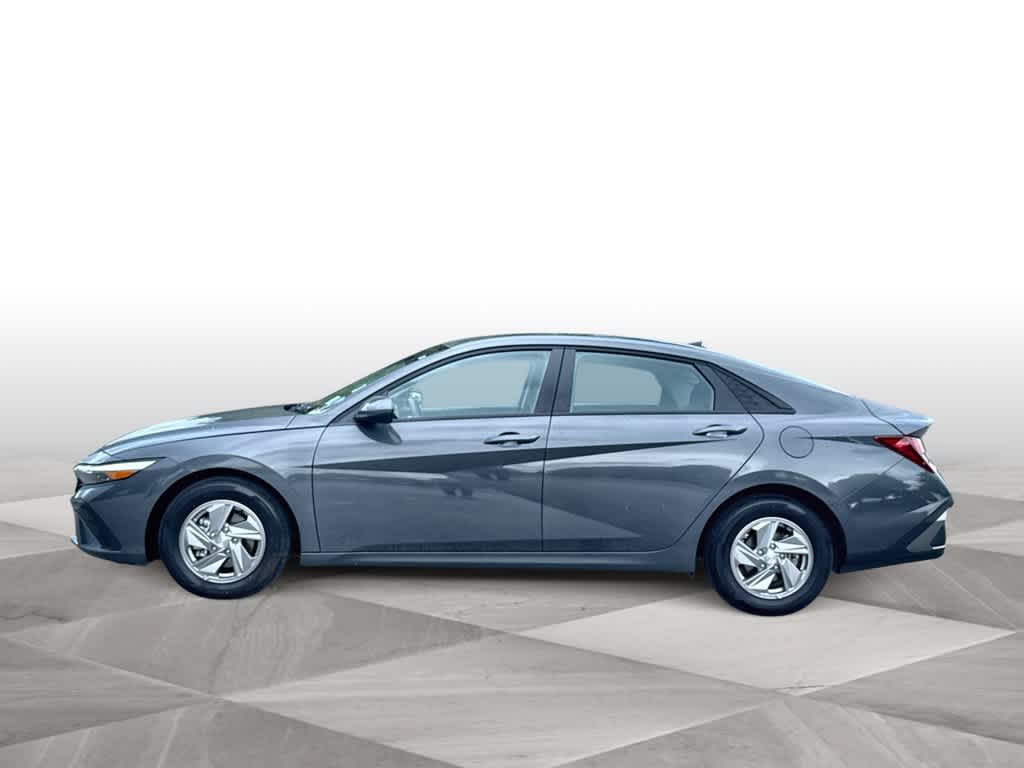 Used 2025 Hyundai Elantra SE FWD image 5