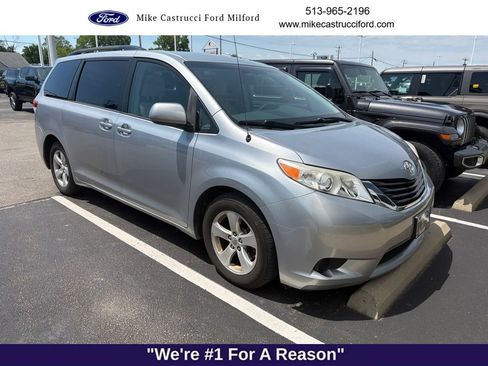 Used 2014 Toyota Sienna LE FWD image 3