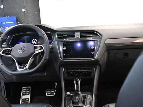 Used 2022 Volkswagen Tiguan SE R-Line image 5