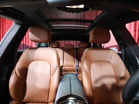 Used 2018 Maserati Levante image 24